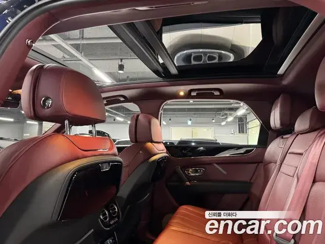Bentley Bentayga 2020 — Şəkil 8/17