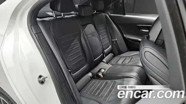 Mercedes-Benz C-Class 2022 — Photo 6/20
