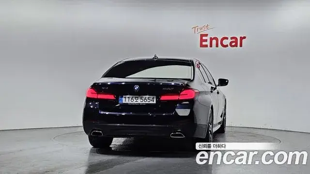BMW 5 Series 2023 — ფოტო 7/20