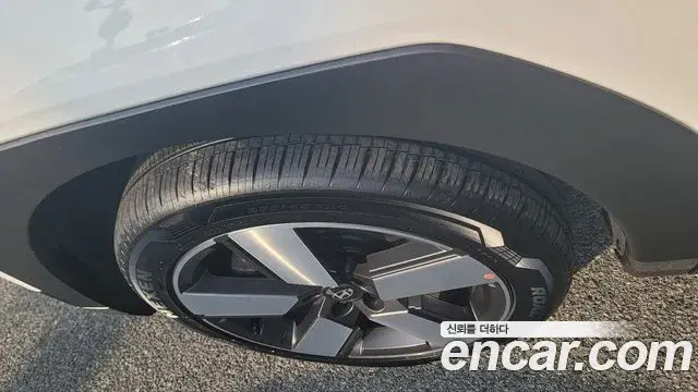 Hyundai Santa Fe 2023 — Фото 4/20
