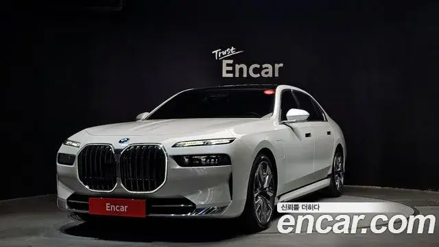 BMW 7 Series 2023 — Photo 9/20