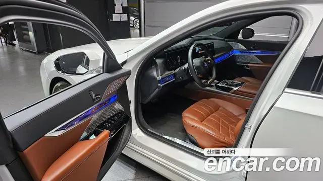 BMW 7 Series 2023 — Photo 13/20