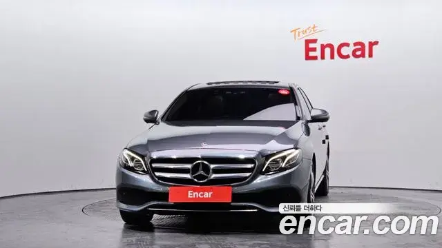 Mercedes-Benz E-Class 2018 — ფოტო 14/20