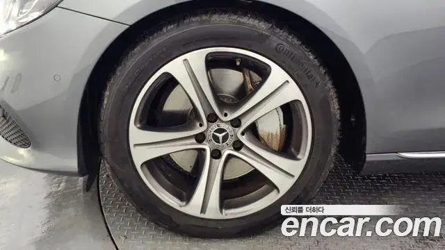 Mercedes-Benz E-Class 2018 — ფოტო 1/20
