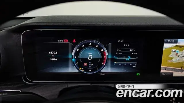 Mercedes-Benz E-Class 2018 — ფოტო 17/20