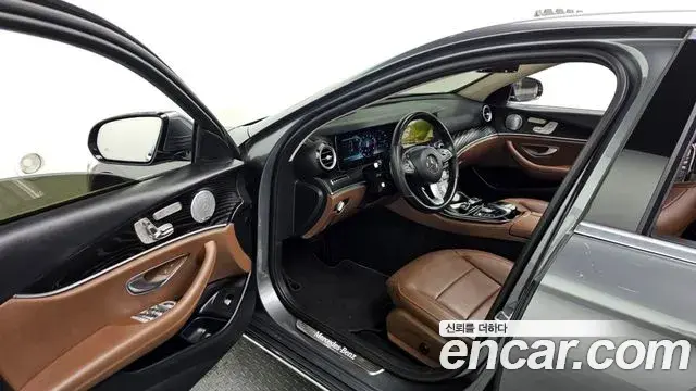 Mercedes-Benz E-Class 2018 — ფოტო 8/20