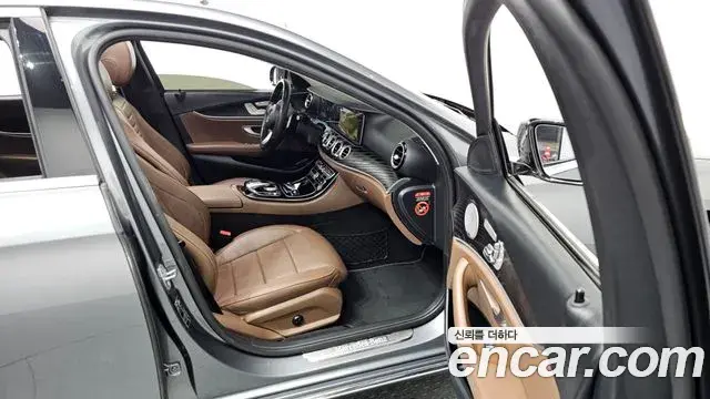 Mercedes-Benz E-Class 2018 — ფოტო 5/20