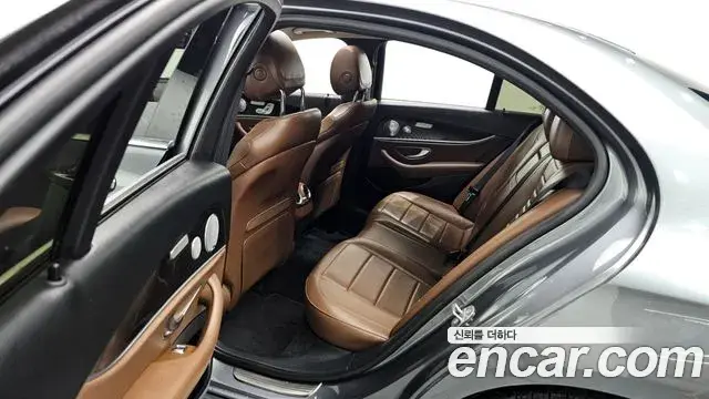 Mercedes-Benz E-Class 2018 — ფოტო 2/20