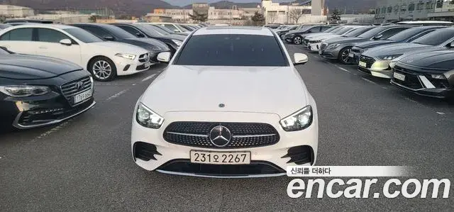 Mercedes-Benz E-Class 2023 — ფოტო 15/20