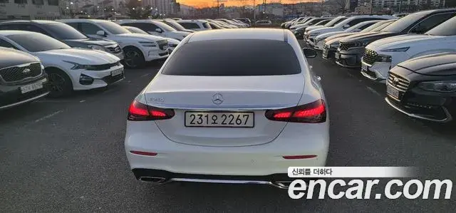 Mercedes-Benz E-Class 2023 — ფოტო 19/20