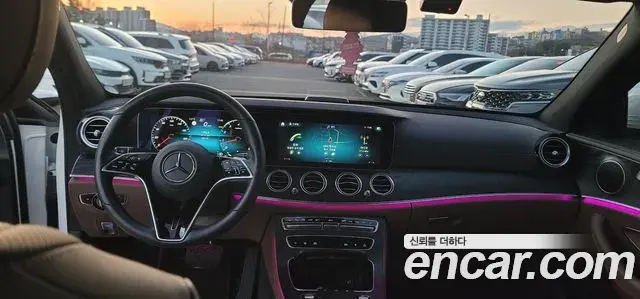 Mercedes-Benz E-Class 2023 — ფოტო 11/20