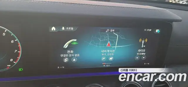 Mercedes-Benz E-Class 2023 — ფოტო 14/20