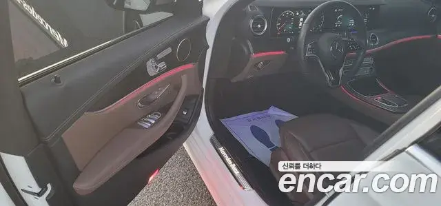 Mercedes-Benz E-Class 2023 — ფოტო 13/20