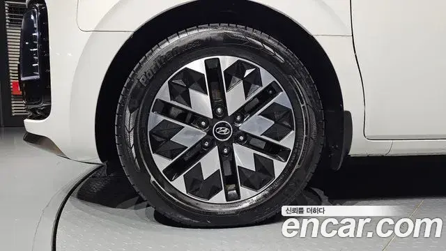 Hyundai Staria 2022 — Фото 5/20