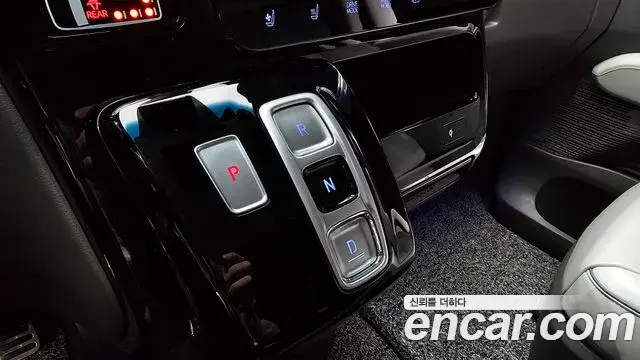 Hyundai Staria 2022 — Фото 9/20