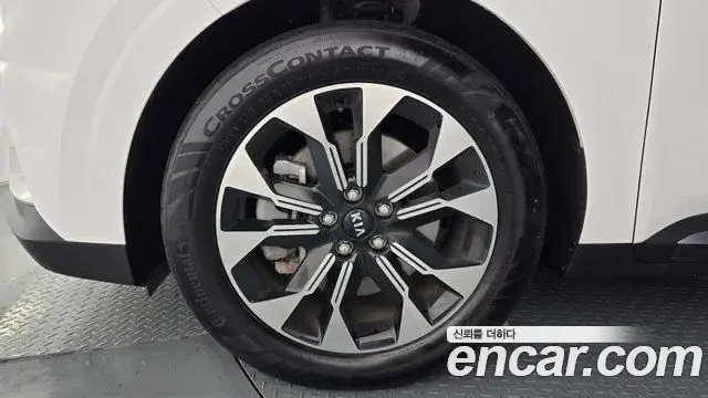 Kia Carnival 2020 — ფოტო 13/21