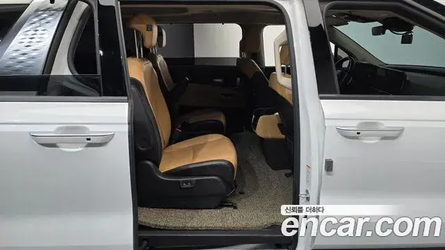Kia Carnival 2020 — ფოტო 2/21