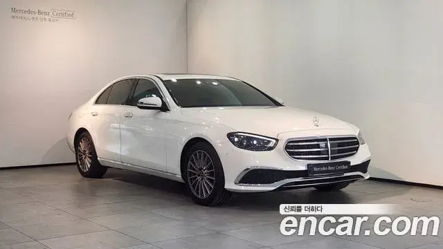 Mercedes-Benz E-Class 2022 — Photo 2/19