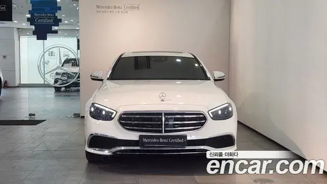 Mercedes-Benz E-Class 2022 — Photo 5/19