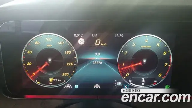 Mercedes-Benz E-Class 2022 — Photo 6/19