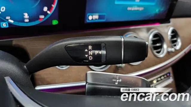 Mercedes-Benz E-Class 2022 — Photo 10/19