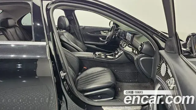 Mercedes-Benz E-Class 2018 — ფოტო 19/20