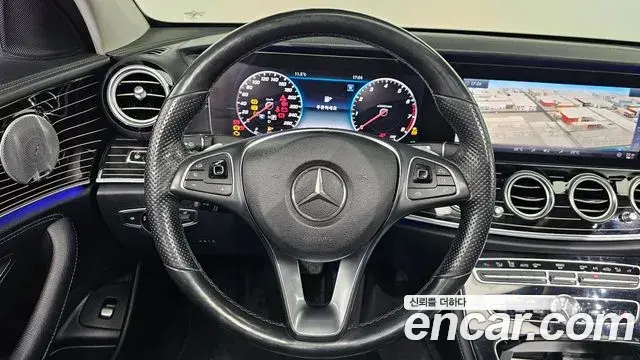 Mercedes-Benz E-Class 2018 — ფოტო 16/20