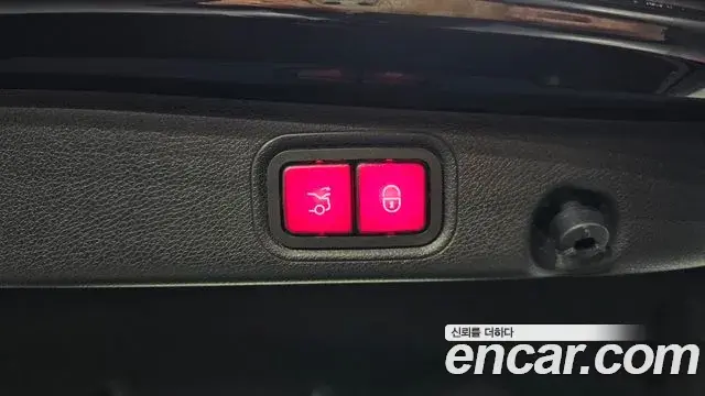 Mercedes-Benz E-Class 2018 — ფოტო 15/20