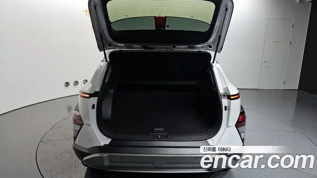 Hyundai Kona Hybrid 2023 — ფოტო 13/20