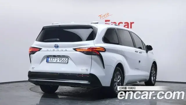 Toyota Sienna 2023 — Photo 6/20