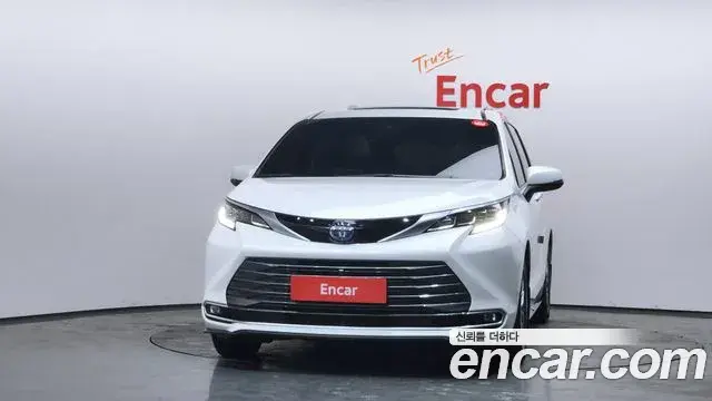 Toyota Sienna 2023 — Photo 17/20