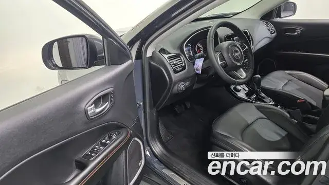 Jeep Compass 2018 — Şəkil 11/20