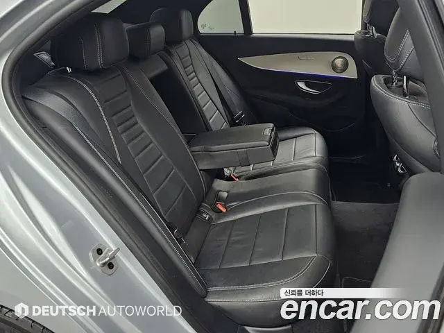 Mercedes-Benz E-Class 2020 — ფოტო 14/20