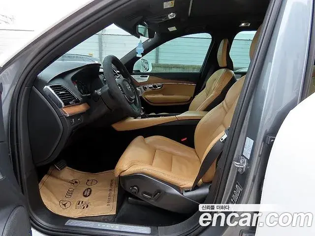 Volvo XC90 2019 — Photo 13/20
