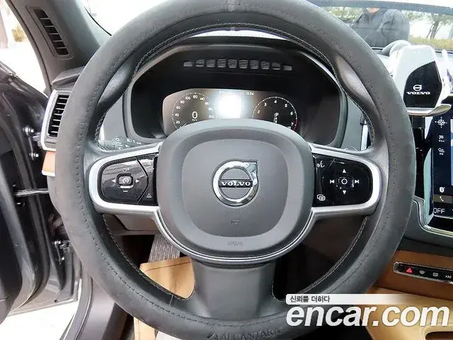 Volvo XC90 2019 — Photo 8/20