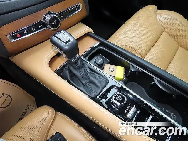 Volvo XC90 2019 — Photo 10/20