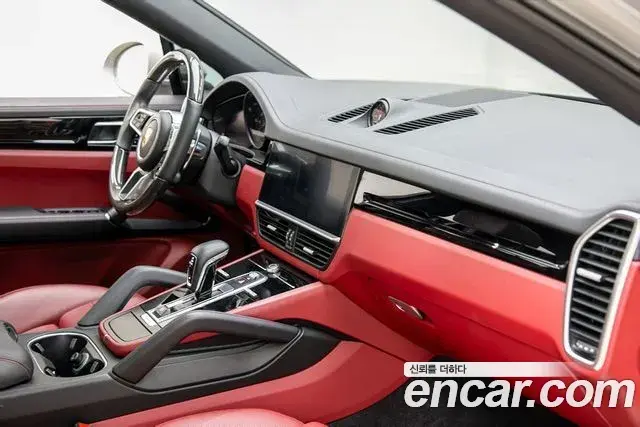 Porsche Cayenne 2020 — ფოტო 2/20