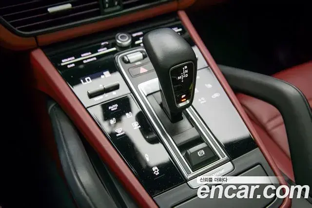 Porsche Cayenne 2020 — ფოტო 14/20