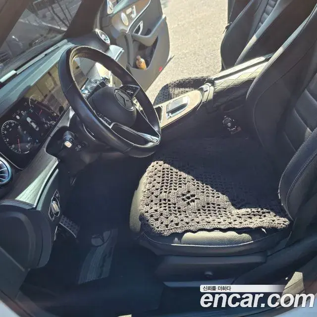 Mercedes-Benz E-Class 2022 — Photo 11/17