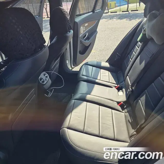 Mercedes-Benz E-Class 2022 — Photo 14/17