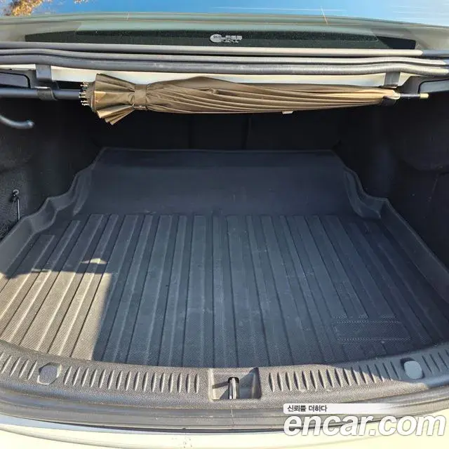 Mercedes-Benz E-Class 2022 — Photo 10/17