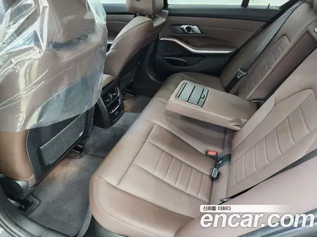 BMW 3 Series 2021 — Photo 18/20