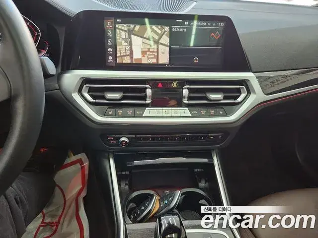 BMW 3 Series 2021 — Photo 8/20