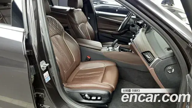BMW 5 Series 2020 — ფოტო 2/20