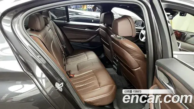 BMW 5 Series 2020 — ფოტო 15/20