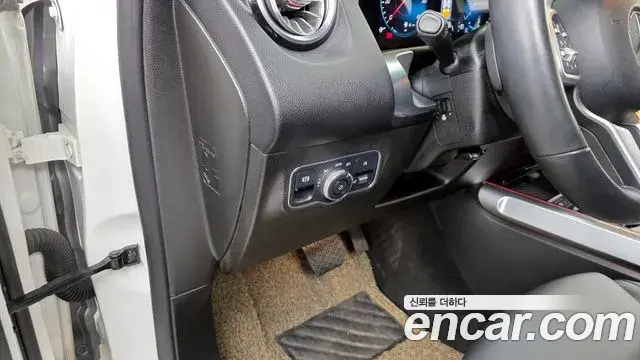 Mercedes-Benz GLB-Class 2020 — Şəkil 16/20
