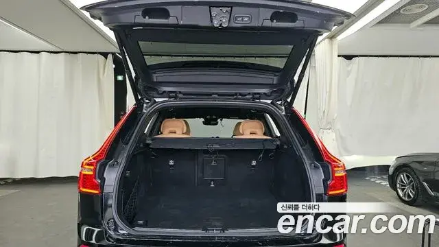 Volvo XC60 2021 — ფოტო 3/20