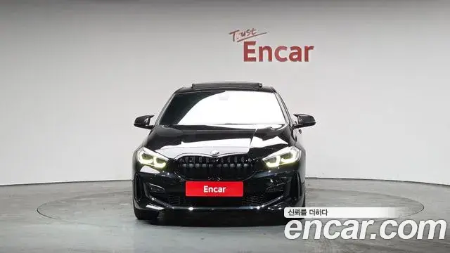 BMW 1 Series 2022 — Şəkil 8/20