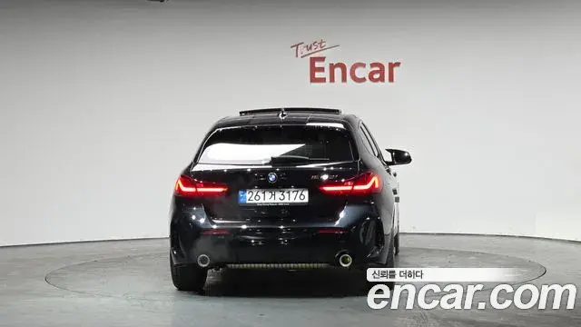 BMW 1 Series 2022 — Şəkil 15/20