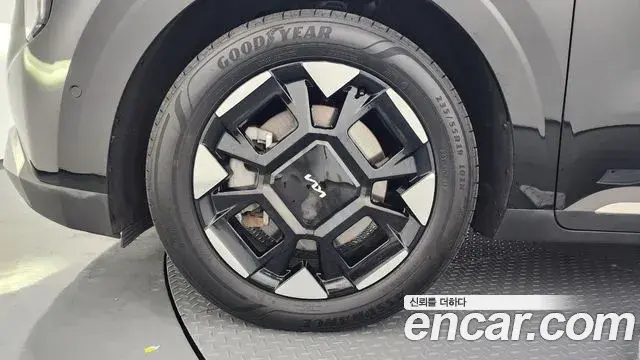 Kia Carnival 2023 — ფოტო 19/20